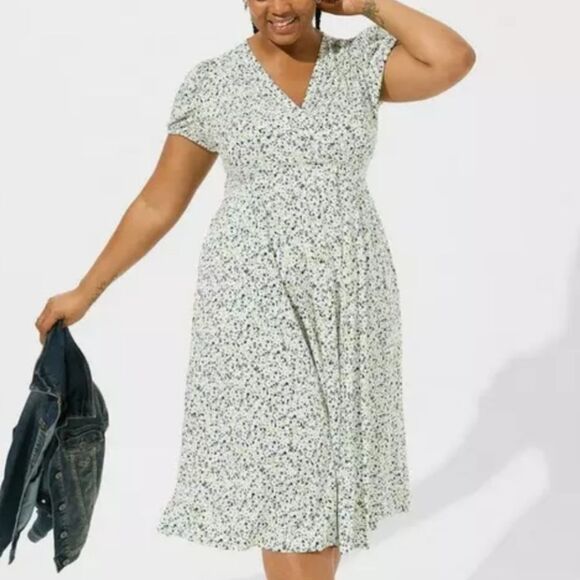 Torrid Ditst Floral Cloud Dancer Midi Challis Surplice Dress Size 22 - Picture 12 of 13